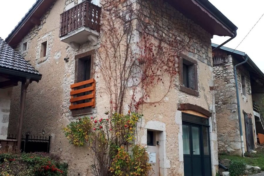 Une vue fin d'hiver de la façade All Prahna
